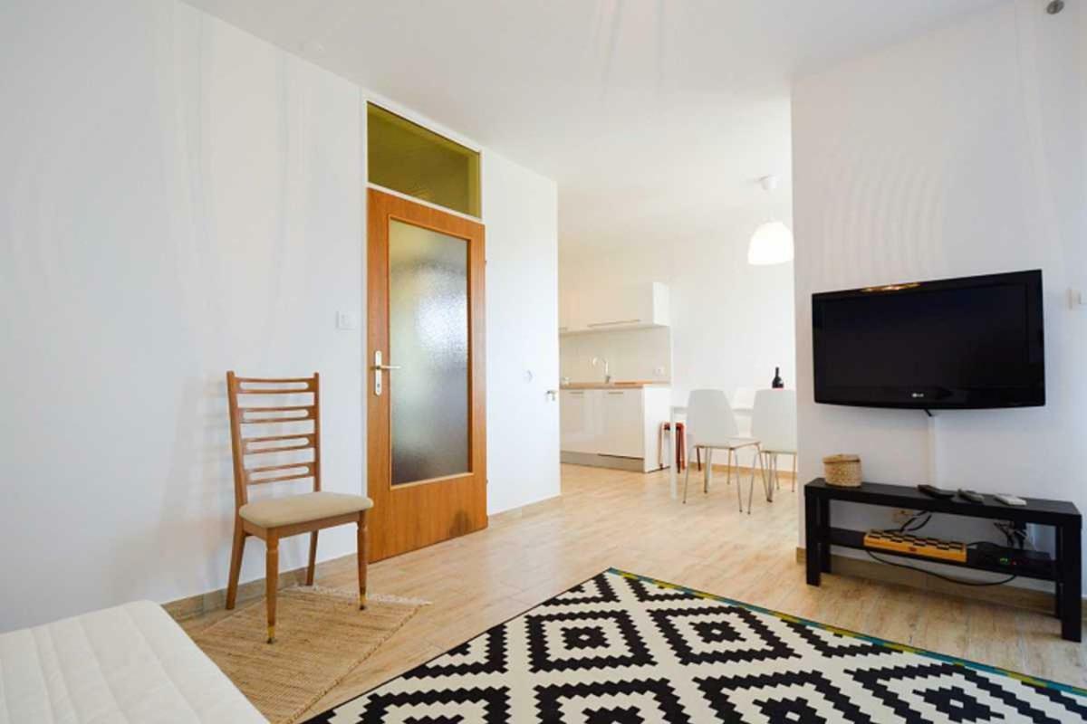 Leut Apartment, 3Min Beach, 15Min Center Pula Ngoại thất bức ảnh